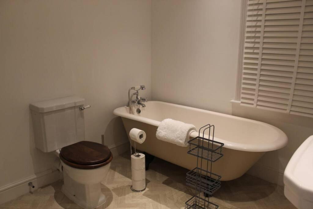 Luxury Townhouse In Town Centre, Views, River Walk, Free Parking Shrewsbury Exterior photo