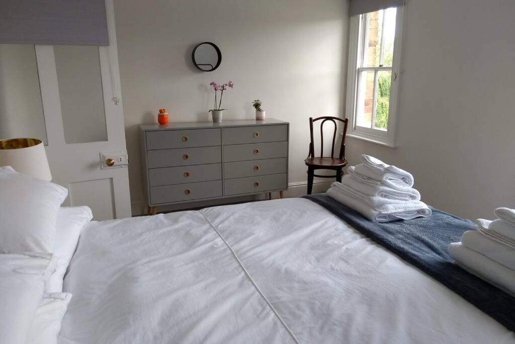 Luxury Townhouse In Town Centre, Views, River Walk, Free Parking Shrewsbury Exterior photo